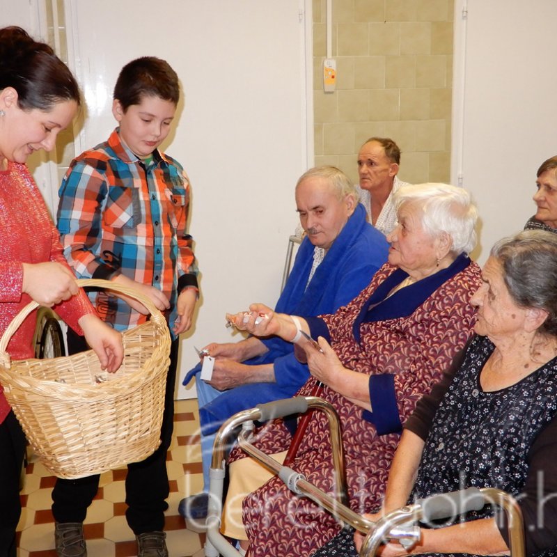 Karácsonyi ünnepség a Krónikus osztályon 28